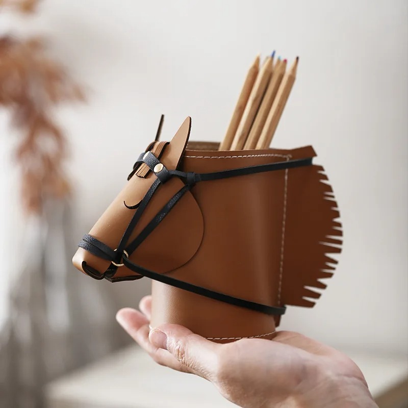 صندوق تخزين فاخر من الجلد على  - مراجعة Luxury Skincare Accessories وسعره