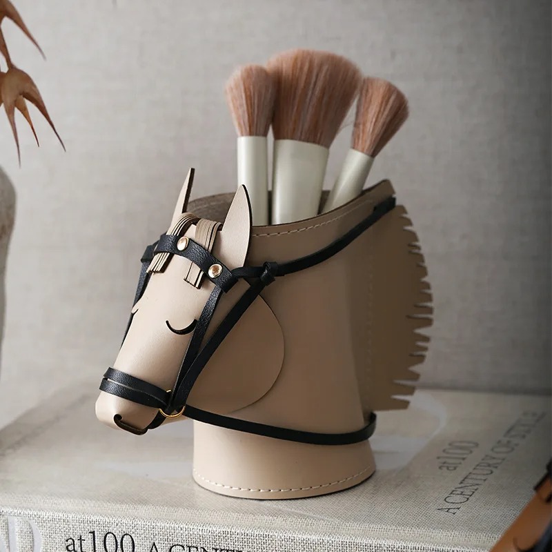 صندوق تخزين فاخر من الجلد على  - مراجعة Luxury Skincare Accessories وسعره